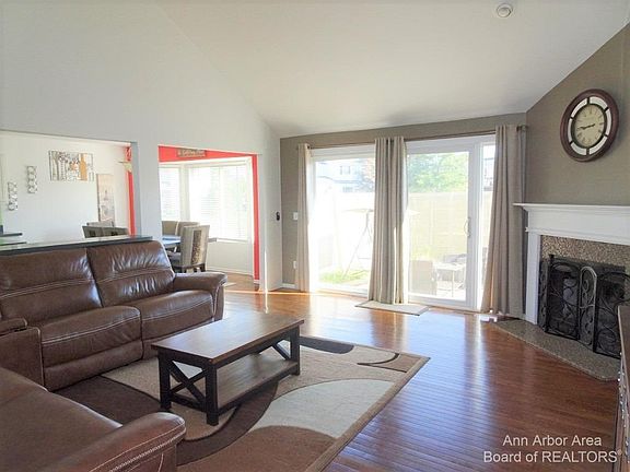 5th image of 43585 Revere Dr