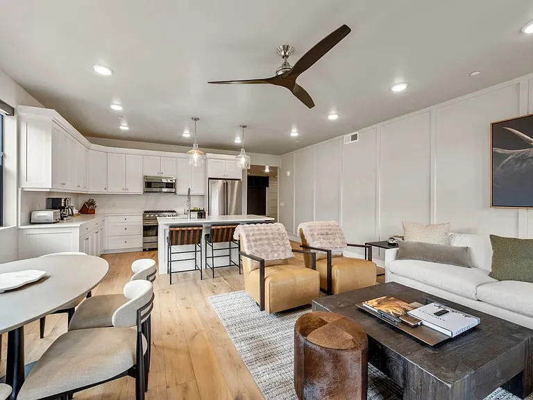 1166 W Helling Cir #204 — Photo 4