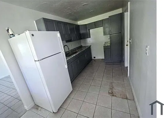 3 bed, $1,800 — Photo 1