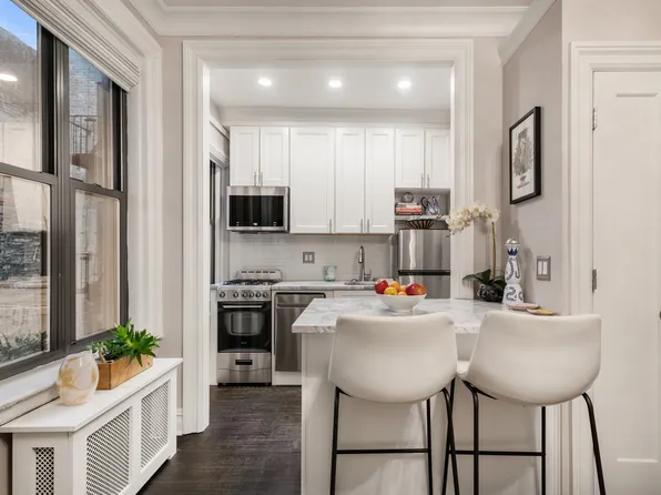 270 West 11th Street image 1 of 6