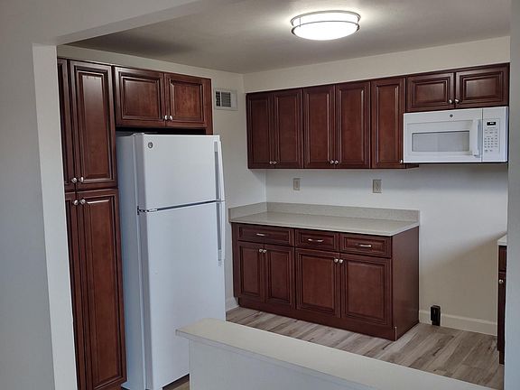 2nd image of 437 9th St
