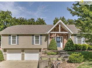 6424 Greenwood St, Shawnee, KS 66216