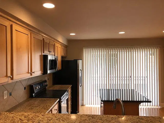 2 bed, 2.5 bath, 1550 sqft, $3,750 — Photo 2