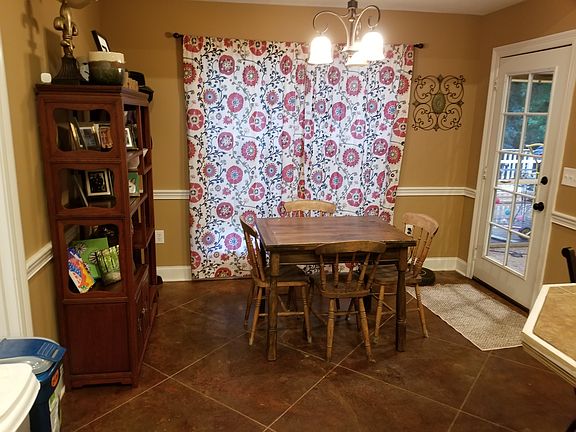 2nd image of 410 Wildberry Cir