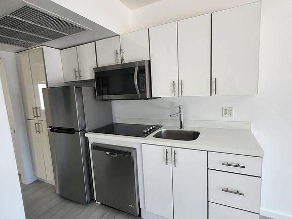 2nd image of 1601 Meridian Ave #209209