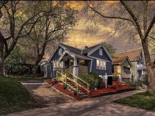 1812 East Thomas AVENUE, Milwaukee, WI 53211