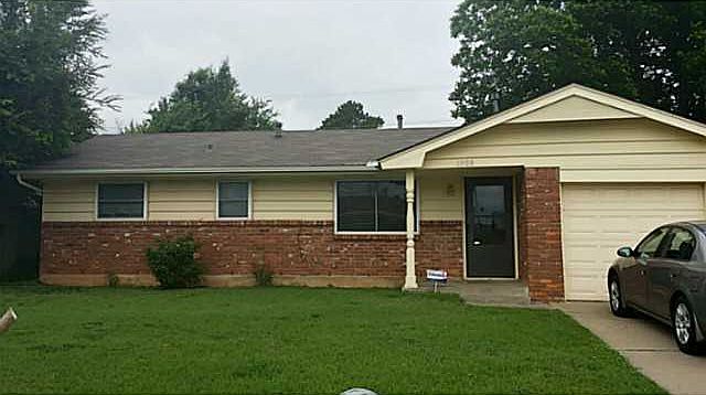 2nd image of 1909 Albert Dr