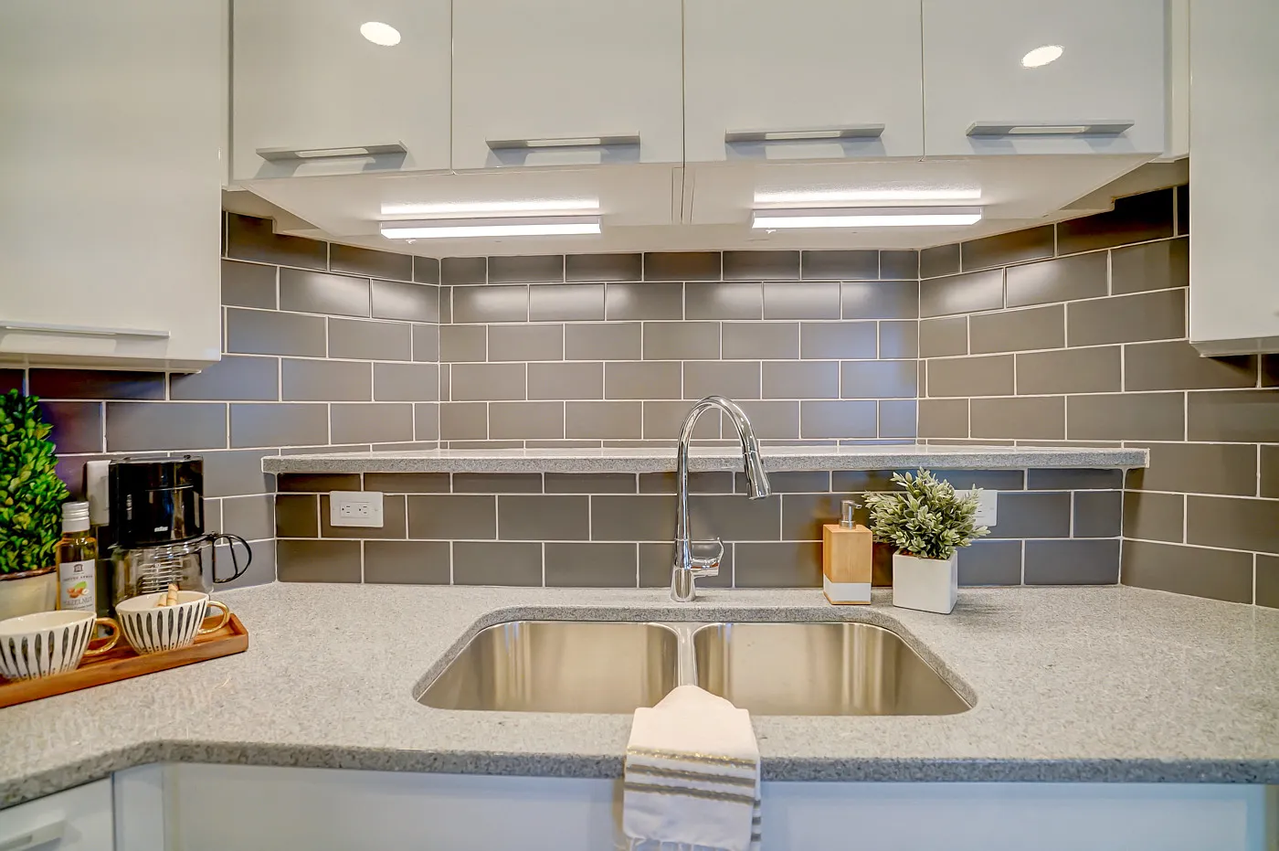 Latitude 43 — Photo 2