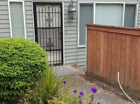 1425 Rainier Dr, Fircrest, WA 98466