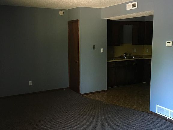 3rd image of 612 Boxwood Dr APT 23