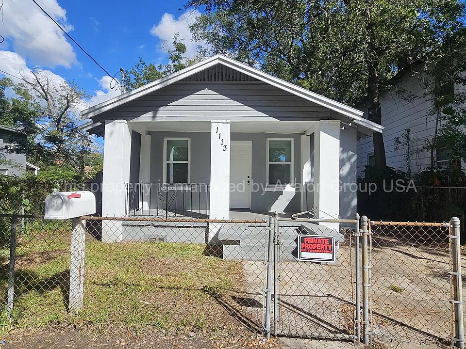 1113 W 5th St