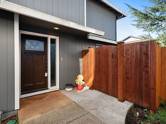 3rd image of 9002 NE Benton Dr