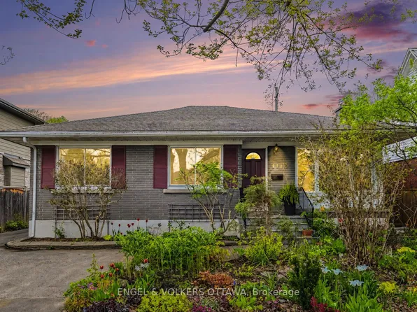 1113 Field St, Ottawa, ON K2C 2P6