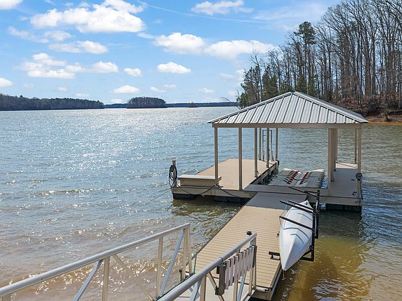 3rd image of 72 Goat Island Ct