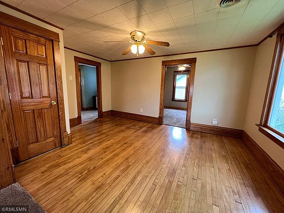 5th image of 418 Forest Ave E