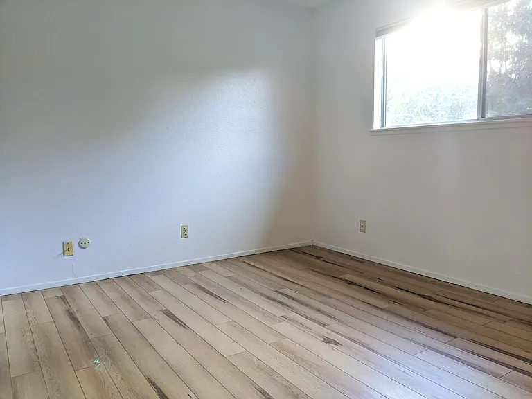 1419 Oak Ave — Photo 5