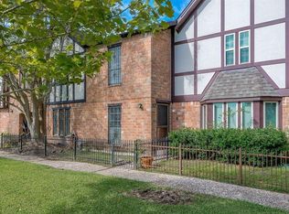 10 Sunmeadow Blvd, Friendswood, TX 77546