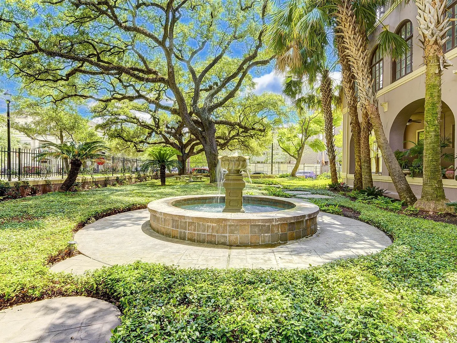 1 bed, 1.0 bath, 1157 sqft, $2,300 — Photo 4