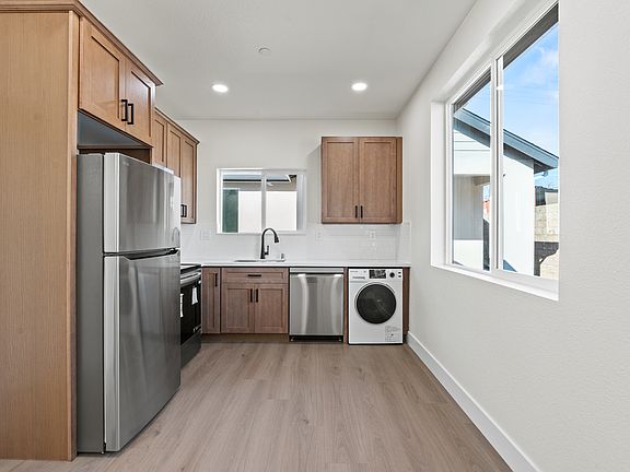 2nd image of 3109 29th Ave #2