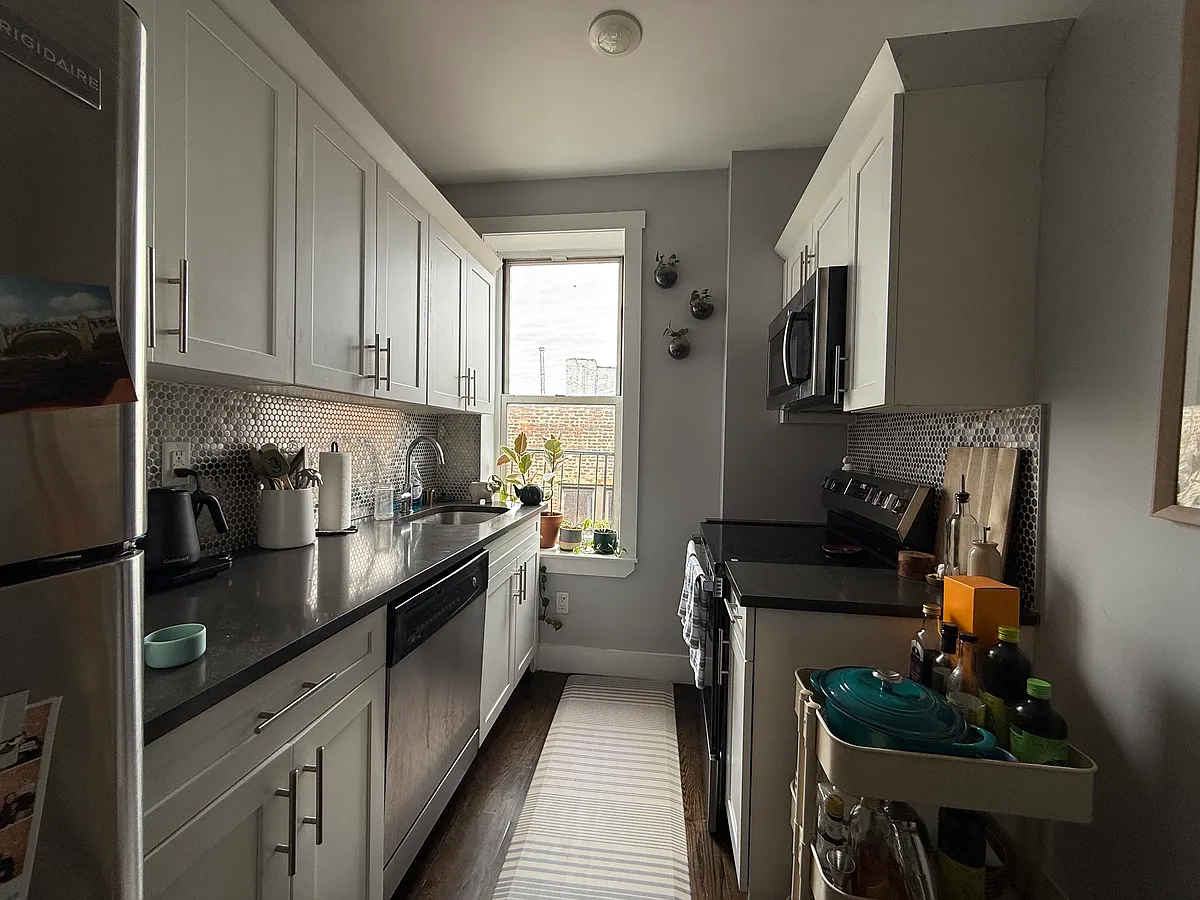 Building Photo - 291 Lincoln Pl #D5