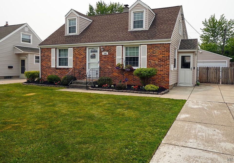 1st image of 1582 Parker Blvd