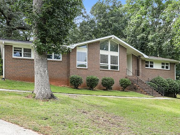 3rd image of 970 Kathryn Ct