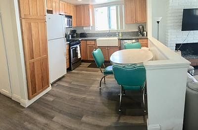 3rd image of 204 36th St