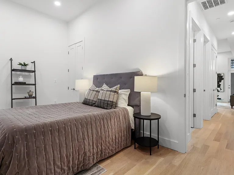 2564 University Pl NW #2 — Photo 15
