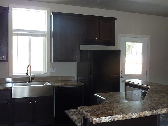 4th image of 203 Sweetwater Dr