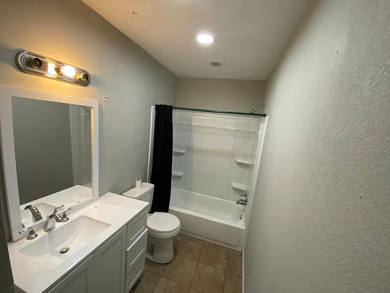 4925 Amherst Dr — Photo 5