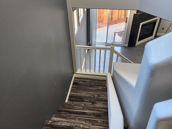 3rd image of 159 Bloomfield Ln