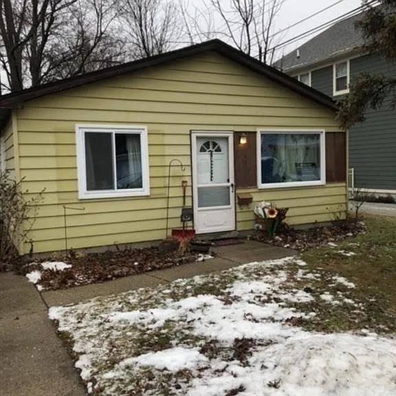 415 Pingree Blvd — Photo 1