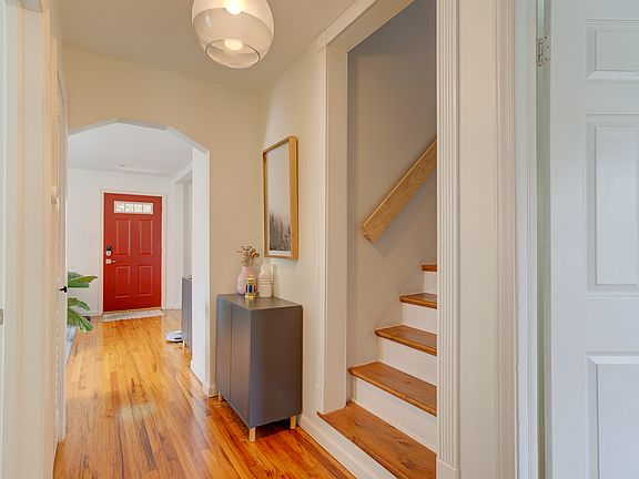 5th image of 926 N Kenwood Ave