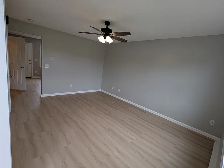 1550 Hawk Cir — Photo 5
