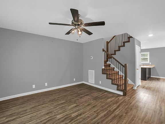 4th image of 954 Charlotte St