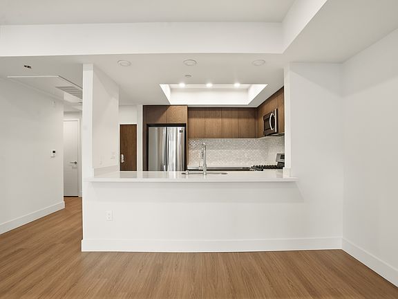5th image of 909 S Le Doux Rd APT 301