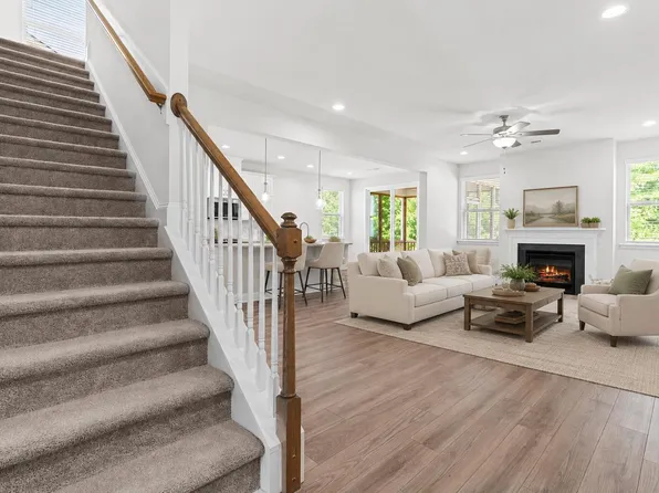 350 Mallard Loop Dr, Clayton, NC 27527