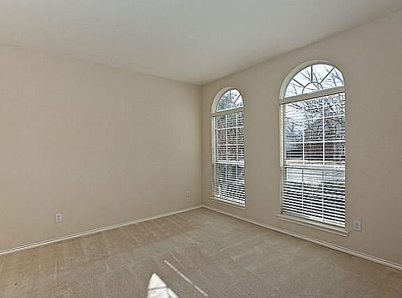 4th image of 913 Creekhollow Ct
