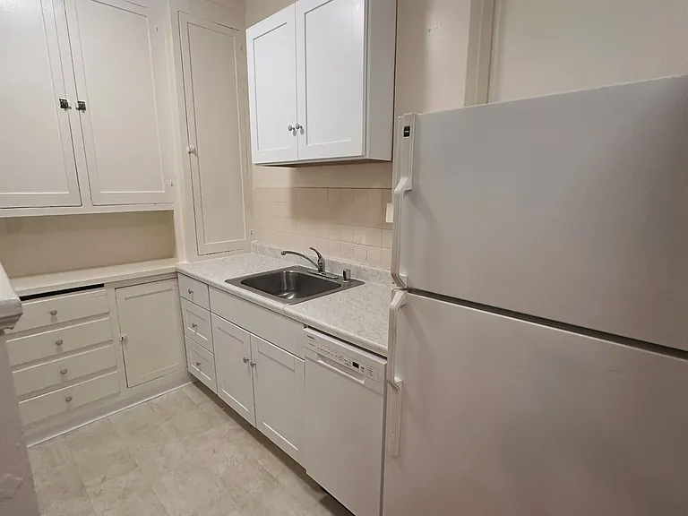 1645 Filbert St #205 — Photo 4