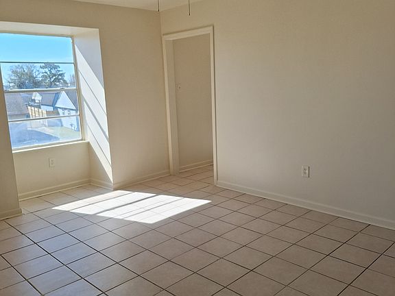 5th image of 172 Rosalie Dr APT C