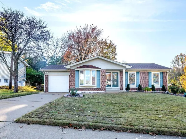 2300 Calle Vista Dr, Florissant, MO 63031