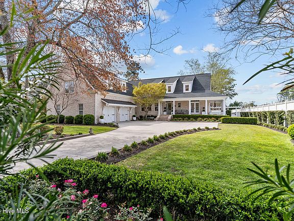 3rd image of 100 King Arthur Drive