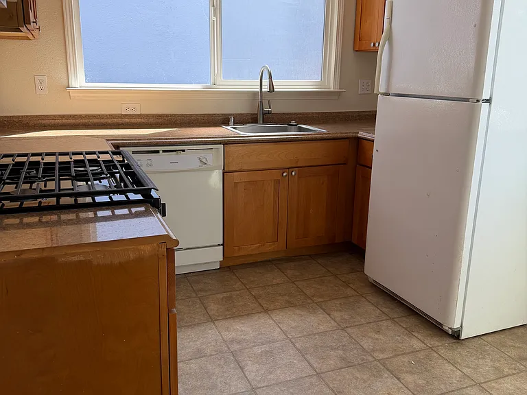 185 S Mayfair Ave — Photo 8