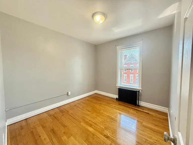 366 4th Ave — Photo 8