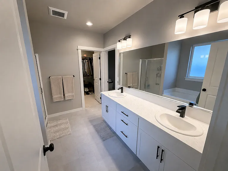 2021 E C St — Photo 11