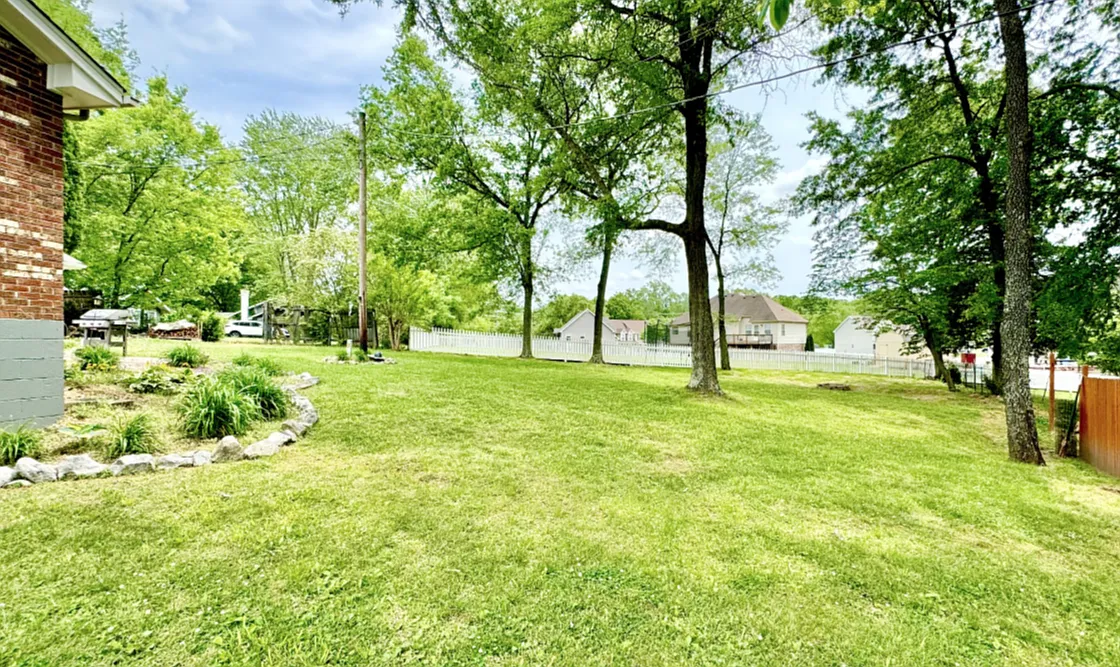 2 bed, 1.0 bath, 1000 sqft, $1,700 — Photo 2