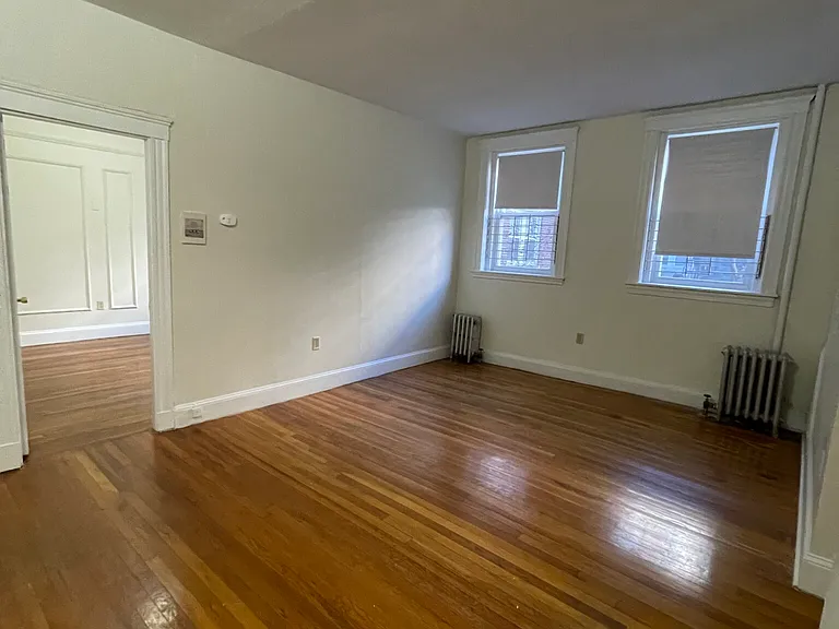 70 Chiswick Rd #13 — Photo 1