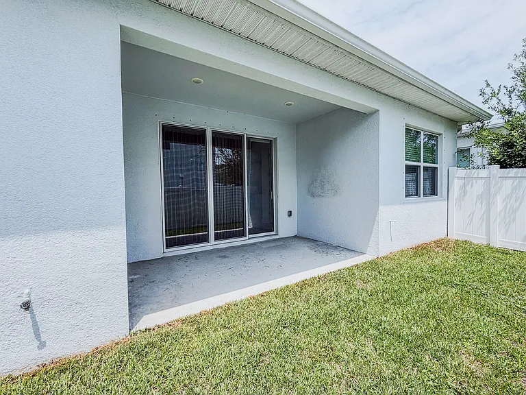 2065 Paragon Cir W — Photo 19