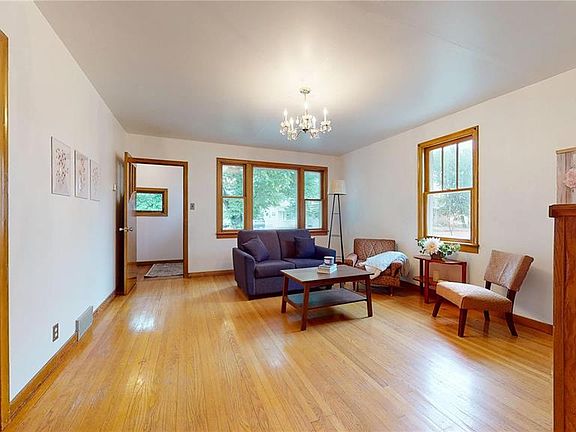 3rd image of 505 Maple STREET