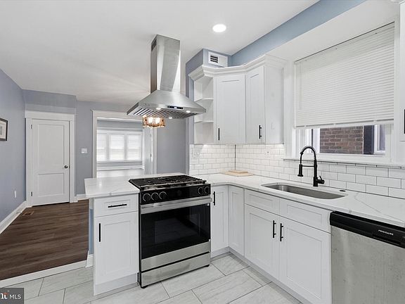 5th image of 443 Fern St